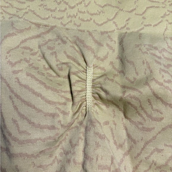 Animal Printer GYMSHARK Biker Shorts Set - Yellow and Blue - Picture 3 of 4